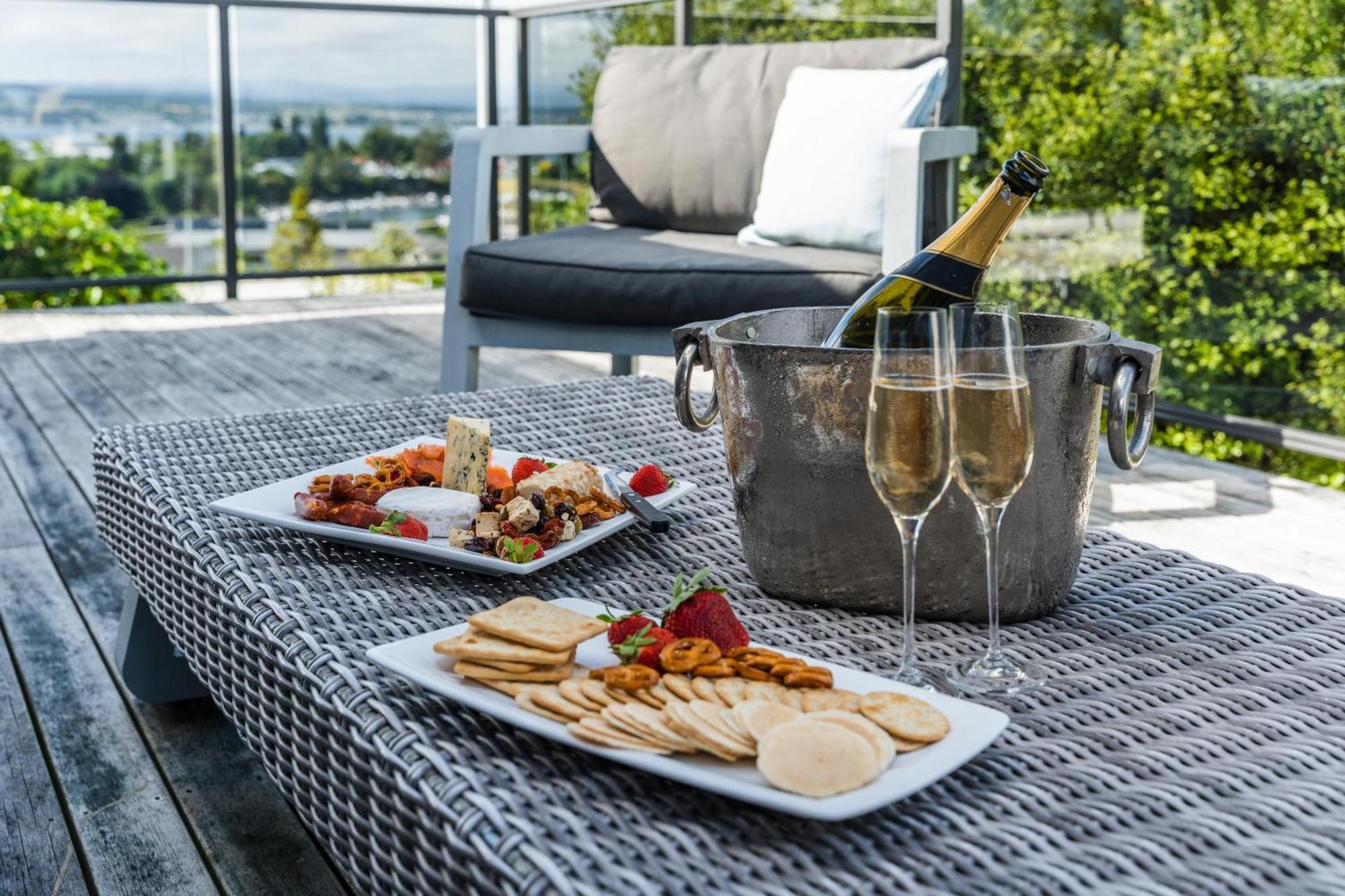 Ngaio Views - Lake Taupo Holiday Home Ngoại thất bức ảnh